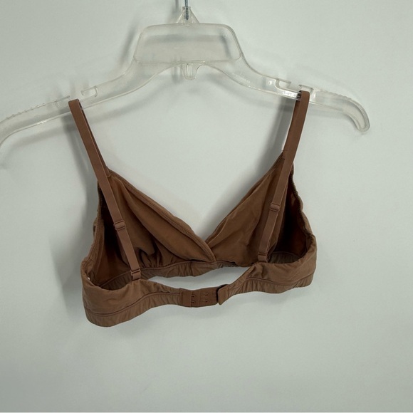 Skims Fits Everybody Triangle Bralette Tan Neutral Size Medium No Wire - Picture 4 of 7